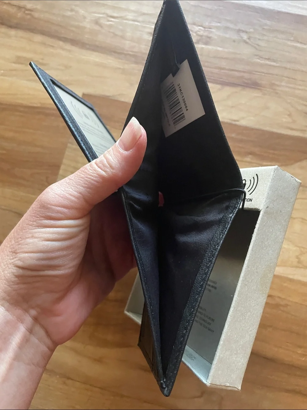 Reaction Kenneth Cole Black Leather RFID Card & Key Wallet with Zip Pocket